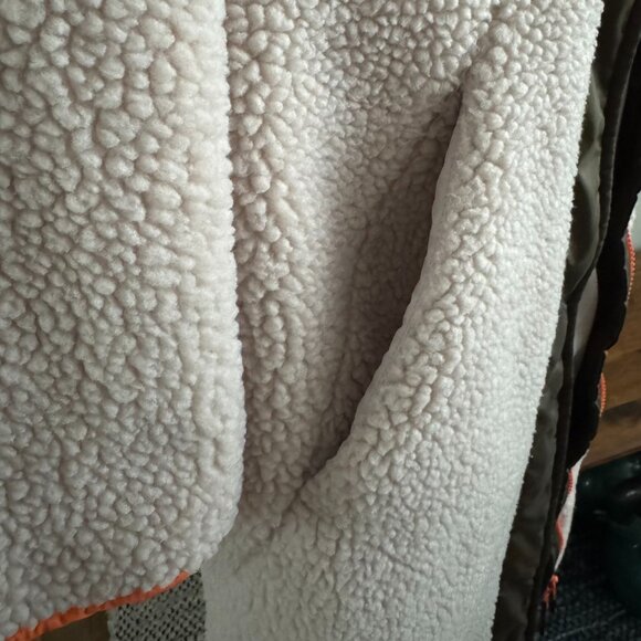 H&M - Longline Sherpa Quilted Coat in Cream/Olive Green - Picture 8 of 16